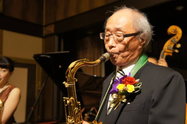 SAXの演奏を楽しんでいます